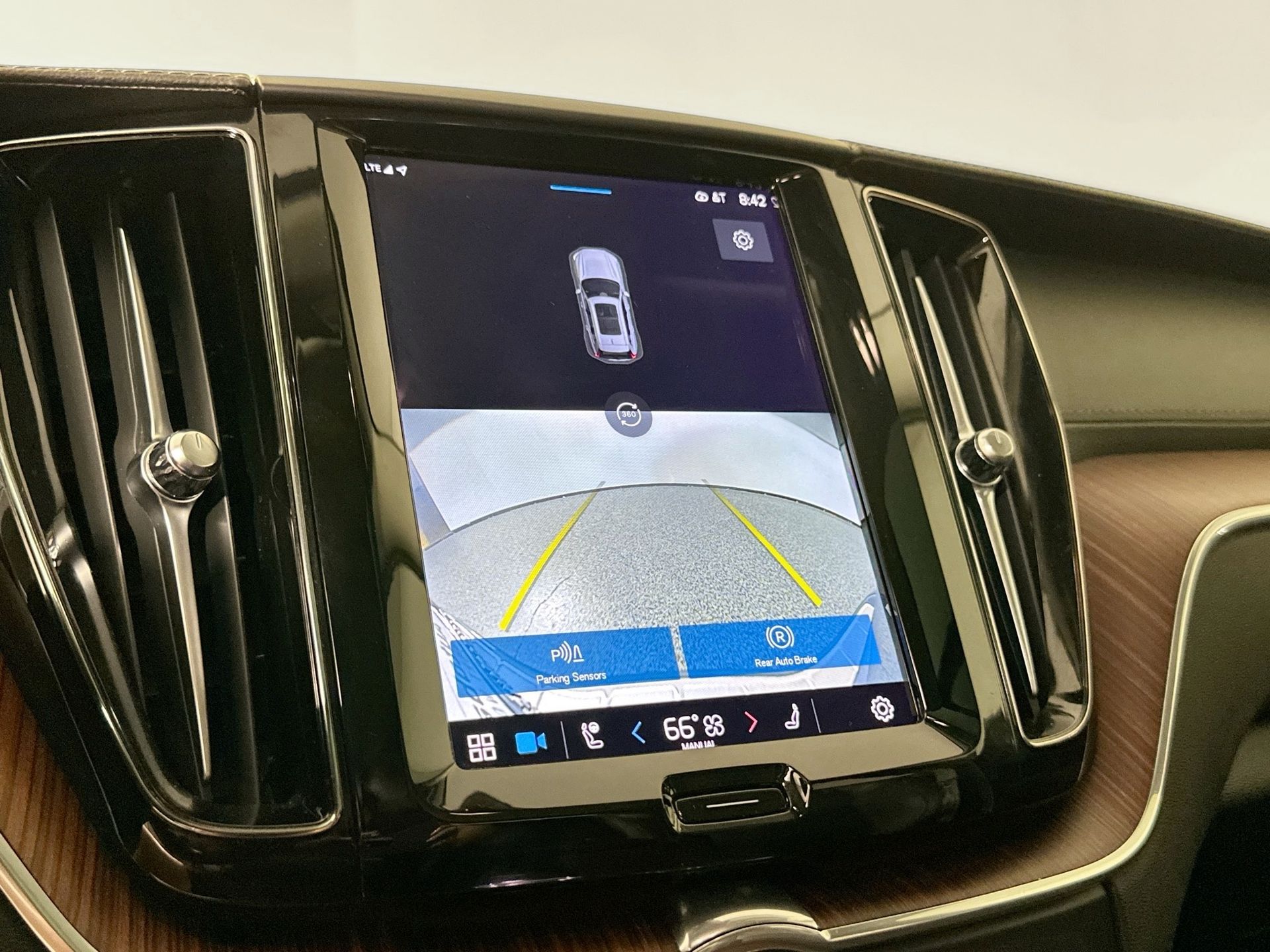 2023 Volvo XC60 B5 Ultimate photo 11