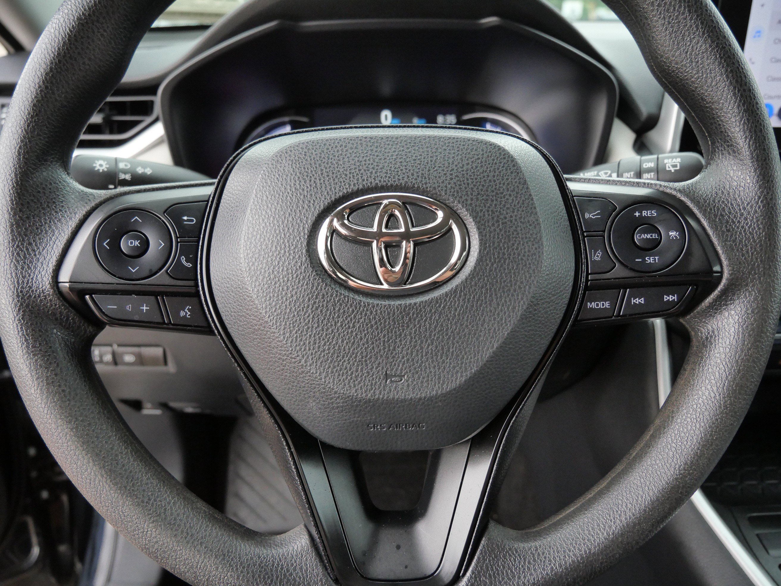 2023 Toyota RAV4 Hybrid XLE photo 24