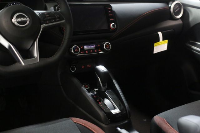 2025 Nissan Versa SR photo 15