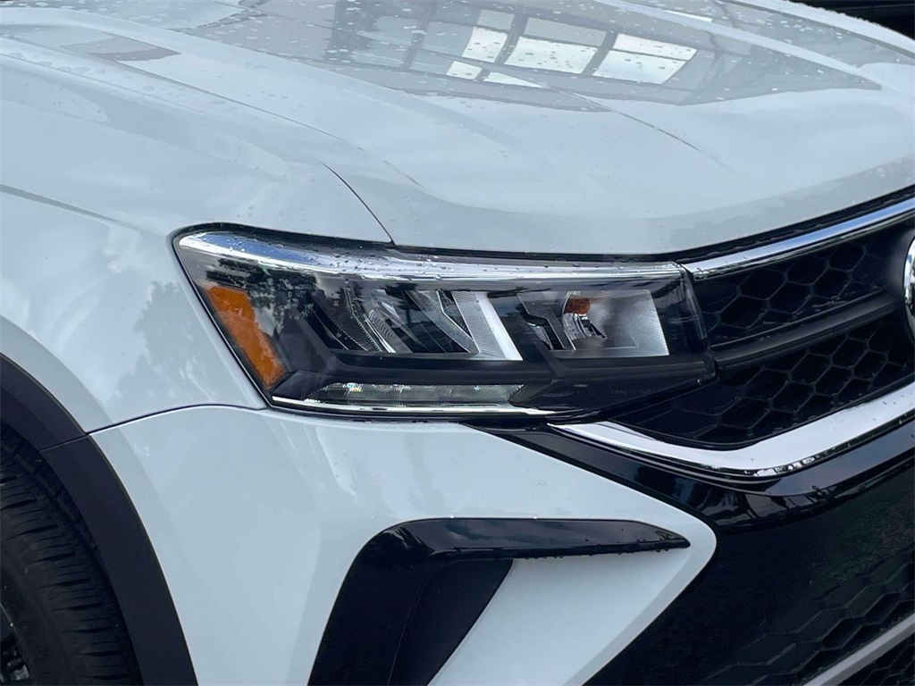 2022 Volkswagen Taos S photo 3