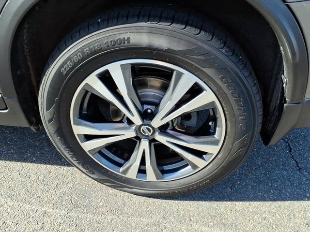 2019 Nissan Rogue SV photo 5