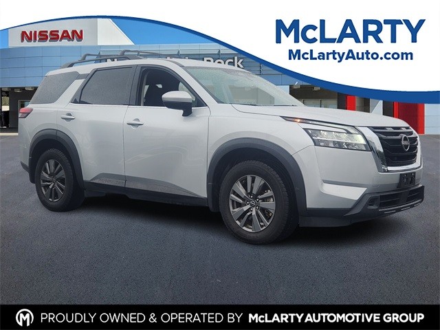 2022 Nissan Pathfinder SV's photo
