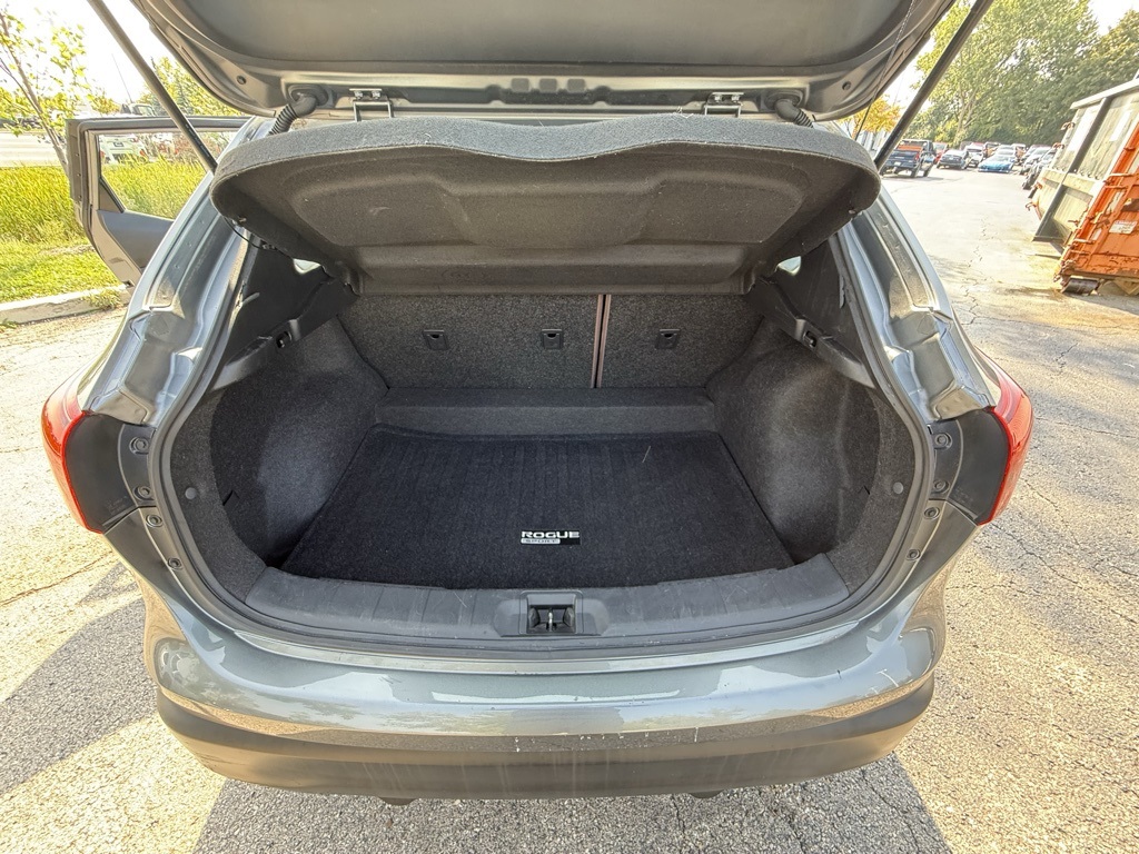 2018 Nissan Rogue Sport S photo 3