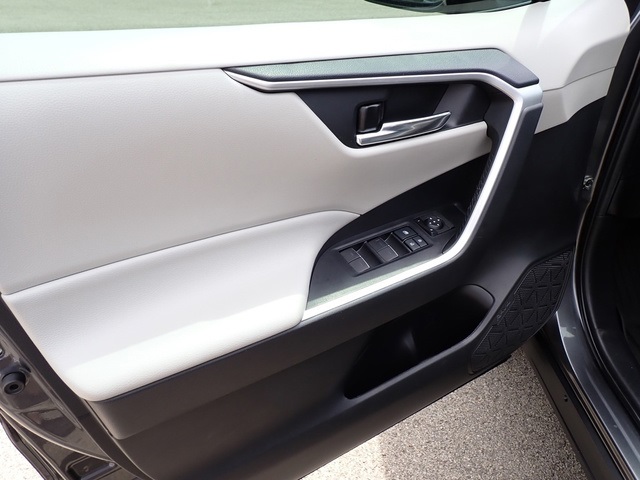 2022 Toyota RAV4 XLE photo 17