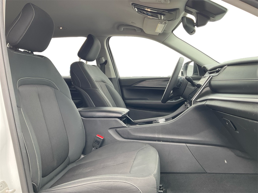 2023 Jeep Grand Cherokee Laredo photo 21