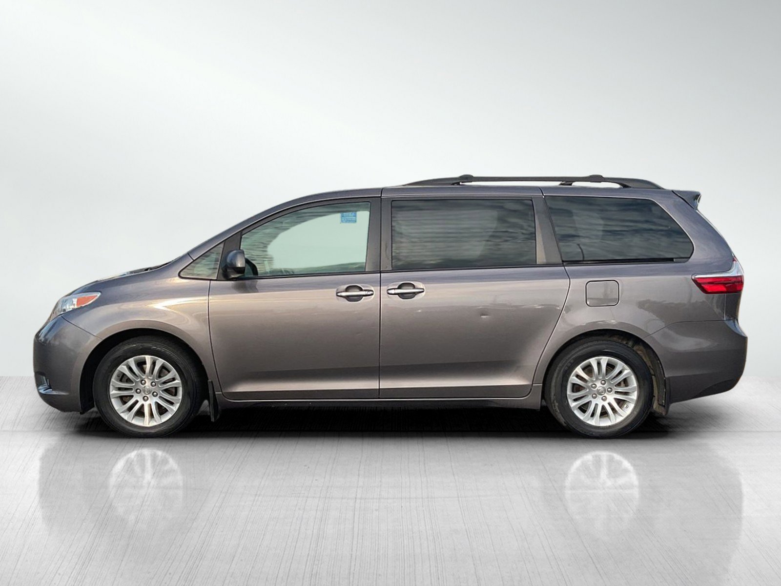 Used 2016 Toyota Sienna XLE Premium with VIN 5TDYK3DC3GS762278 for sale in Brainerd, Minnesota