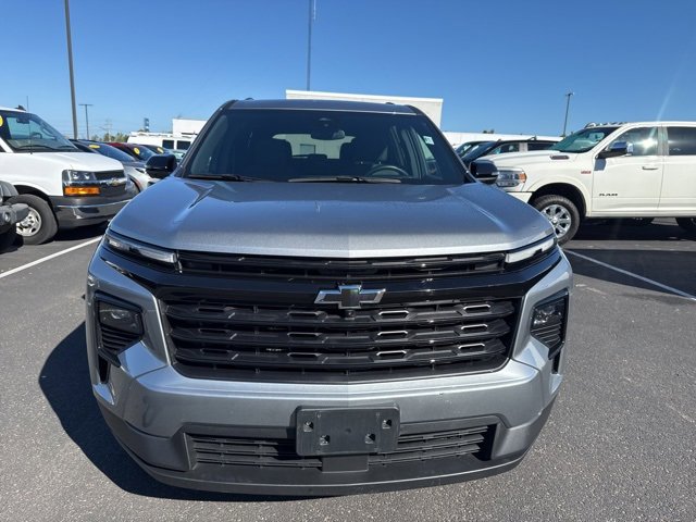 2024 Chevrolet Traverse photo 2