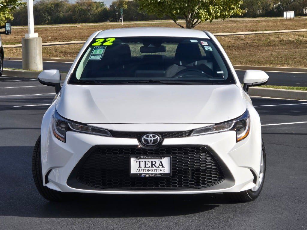 Used 2022 Toyota Corolla LE with VIN 5YFEPMAE8NP371388 for sale in Plano, IL