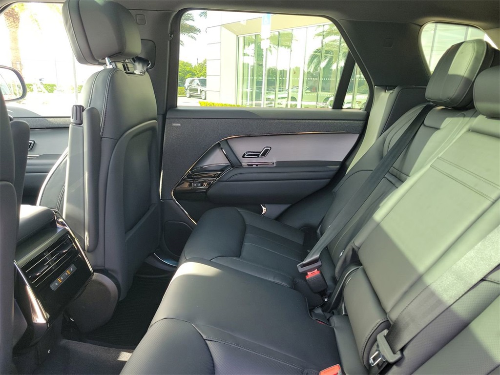 2025 Land Rover Range Rover Sport SE photo 15
