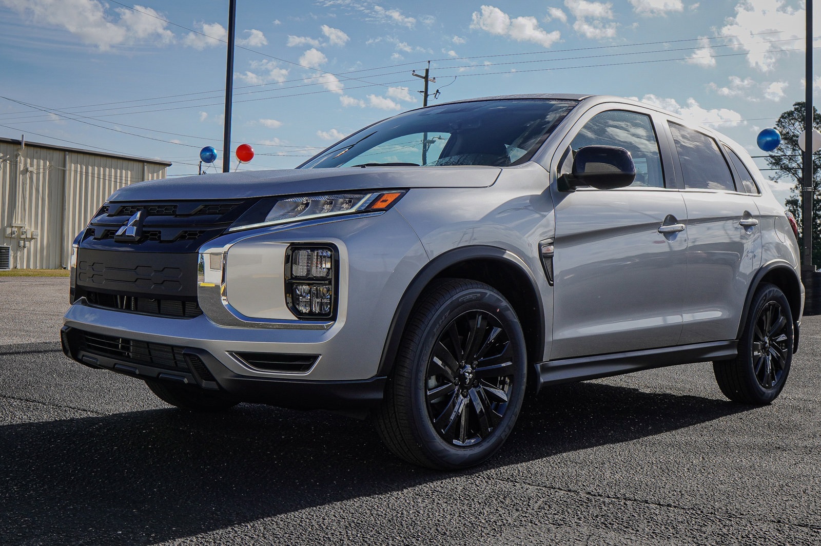 2024 Mitsubishi Outlander Sport LE's photo