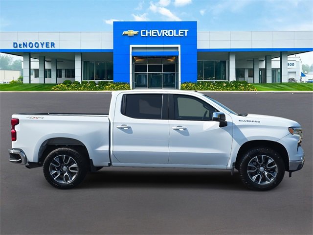 2023 Chevrolet Silverado photo 4
