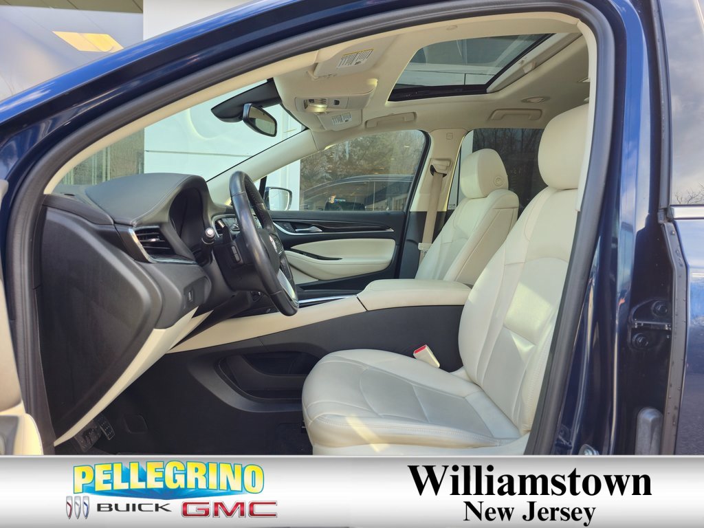 2023 Buick Enclave Essence photo 2
