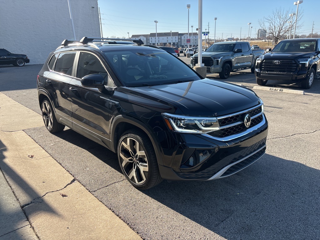 2022 Volkswagen Taos SEL's photo