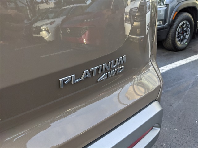 2023 Nissan Pathfinder Platinum photo 9