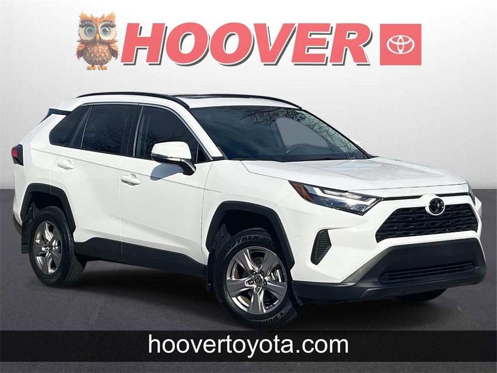 2023 Toyota RAV4 XLE's photo