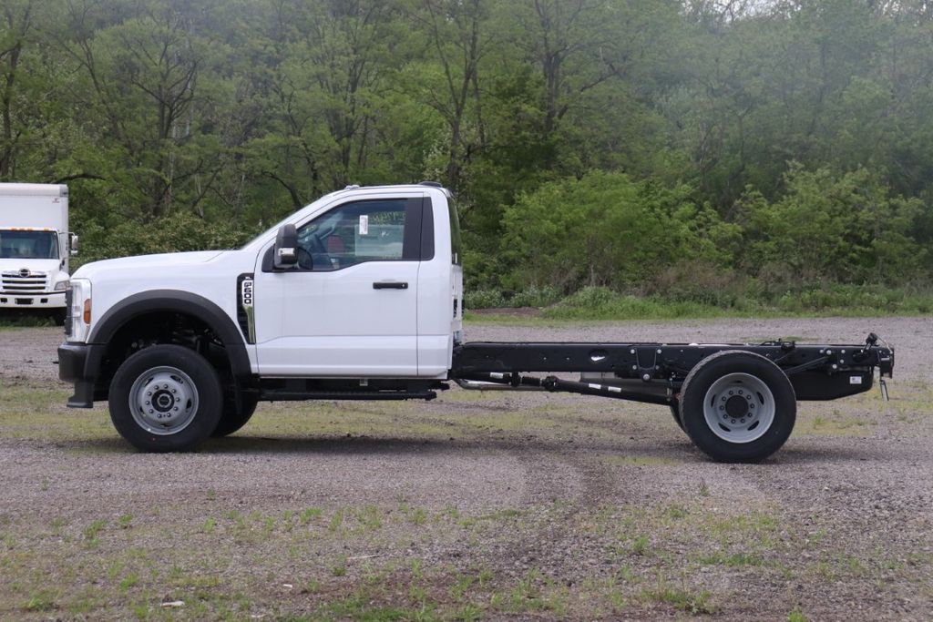 2025 Ford F-600 photo 4