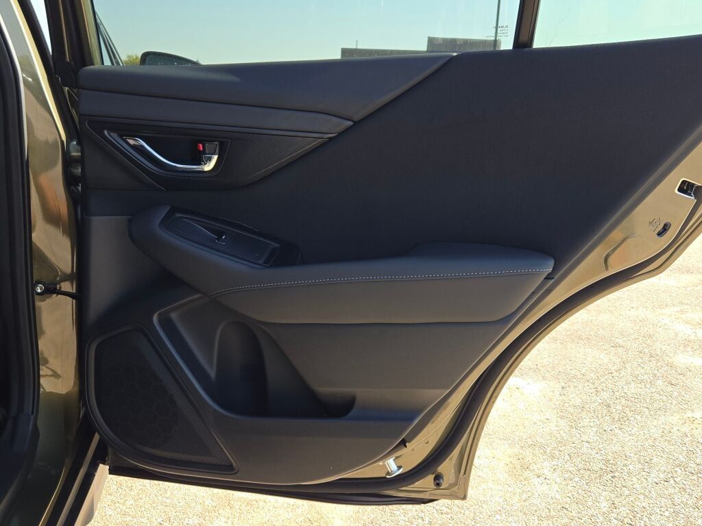 2025 Subaru Outback Premium photo 5