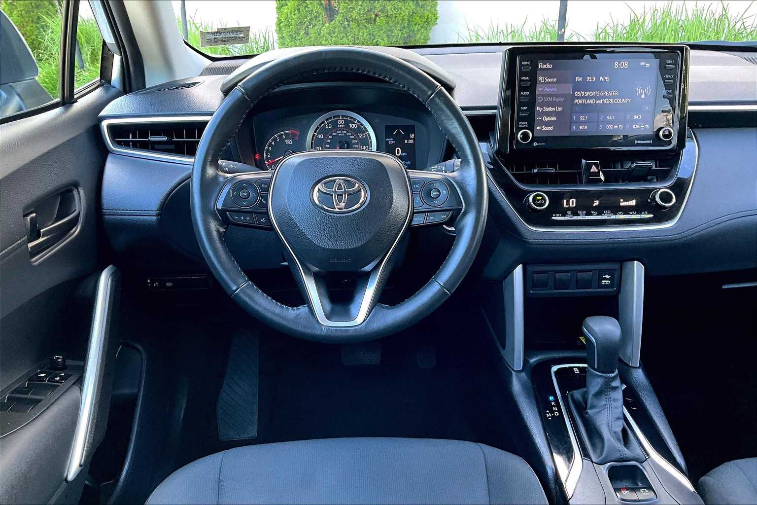 2022 Toyota Corolla Cross LE photo 5