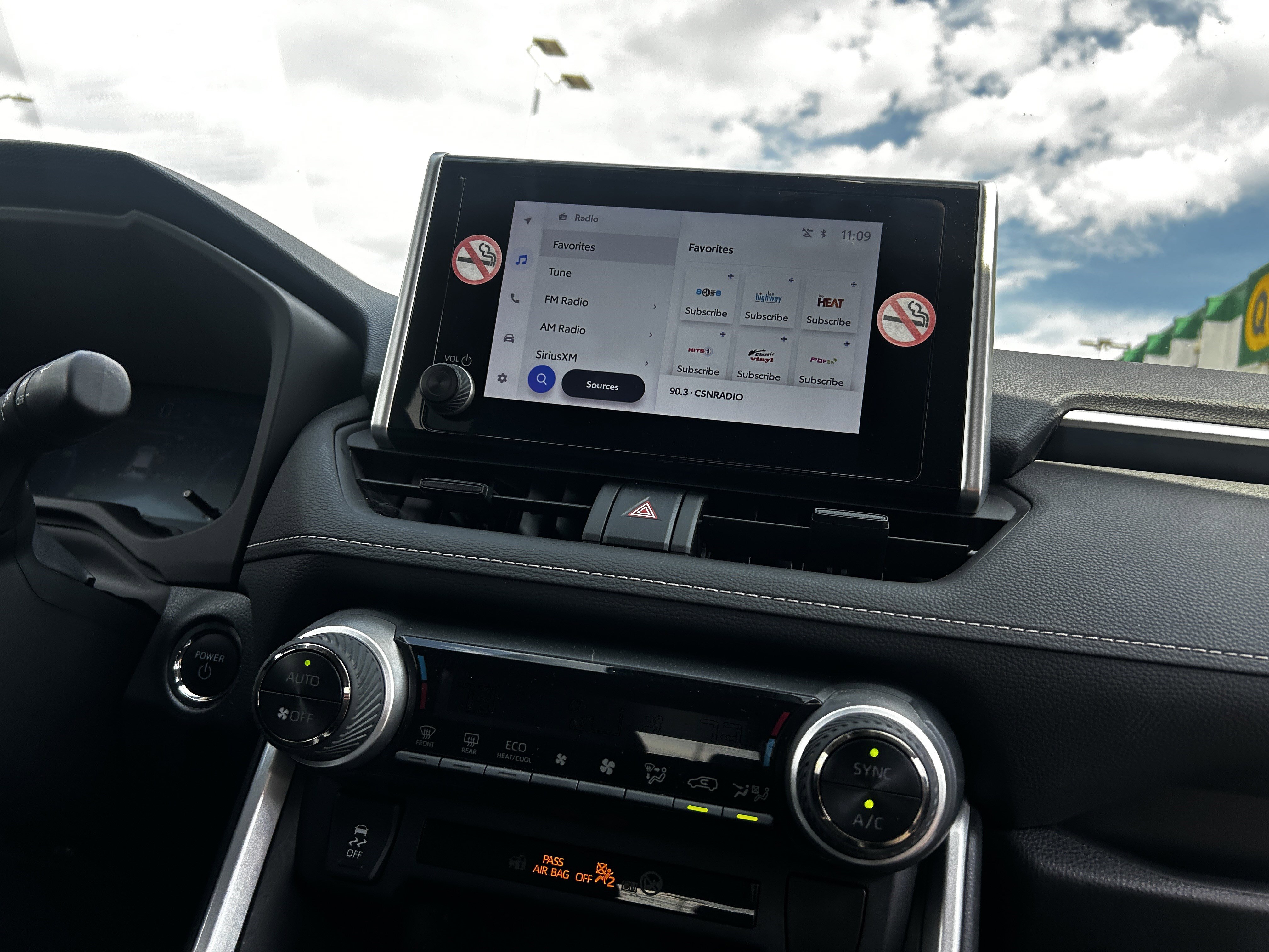 2024 Toyota RAV4 Hybrid XLE photo 2