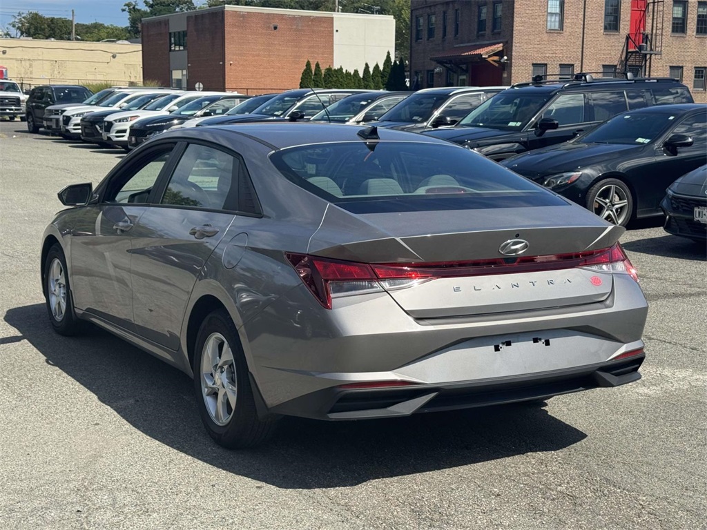 2023 Hyundai Elantra SE photo 4