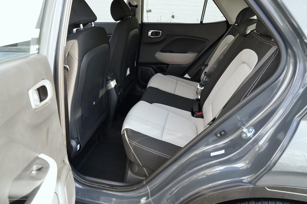 2025 Hyundai Venue SEL photo 19