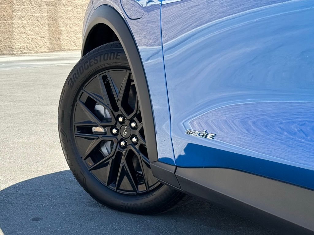 2025 Ford Mustang Mach-E Select photo 16