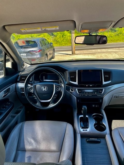 2017 Honda Ridgeline RTL-T photo 6