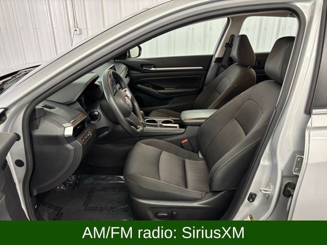 2023 Nissan Altima 2.5 SV photo 2