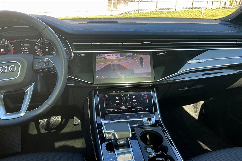 2025 Audi Q7 55 Premium Plus photo 6