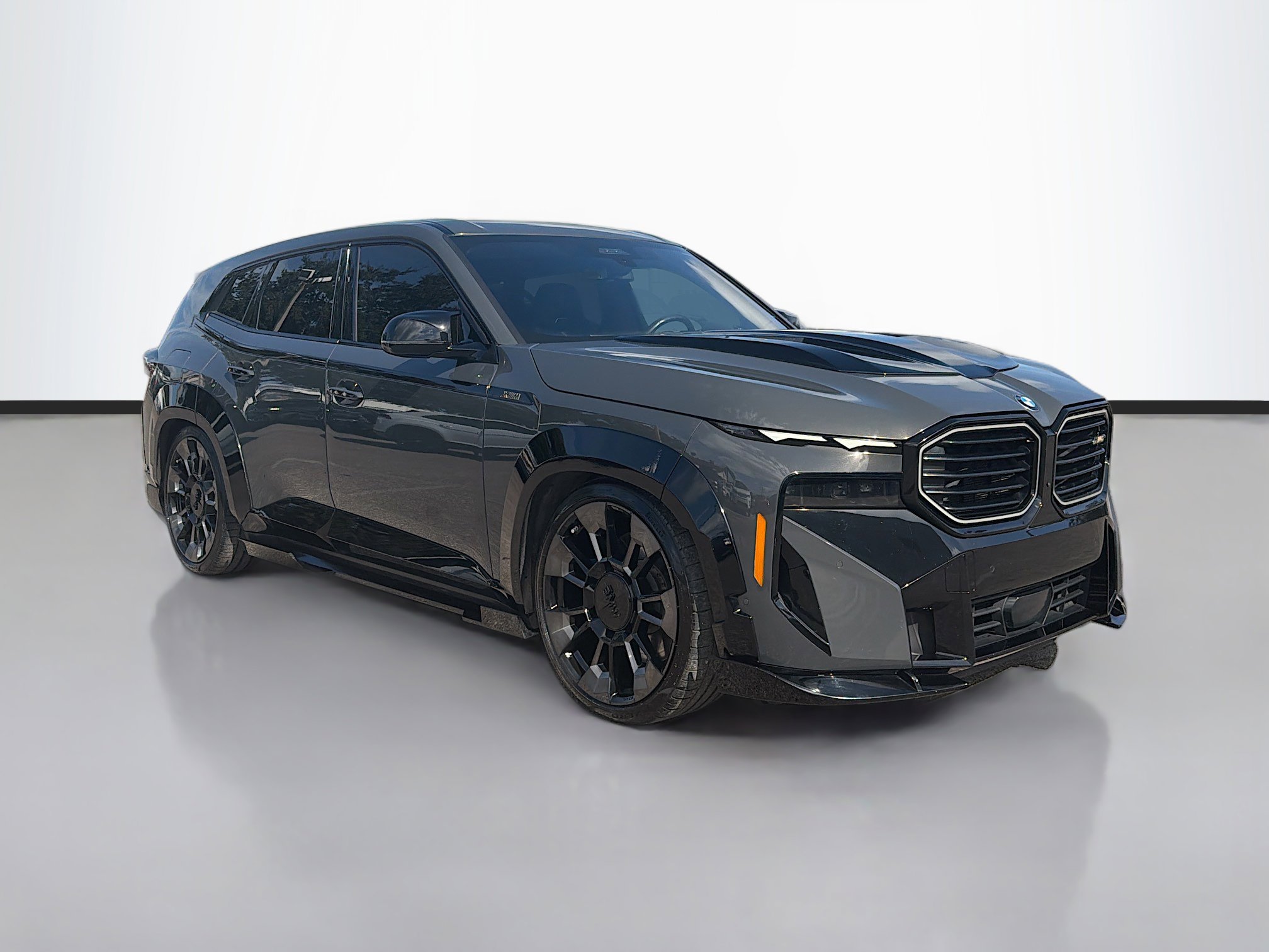 2023 BMW XM Base's photo