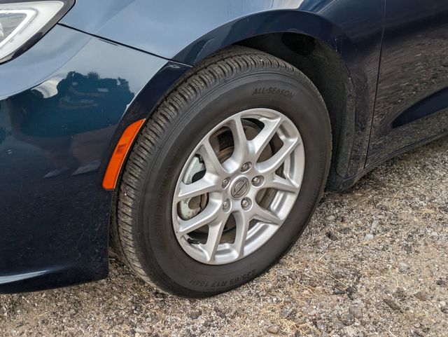 2022 Chrysler Pacifica Touring L photo 4