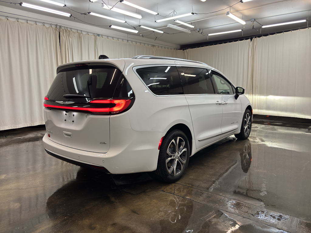 2026 Chrysler Pacifica Pinnacle photo 5