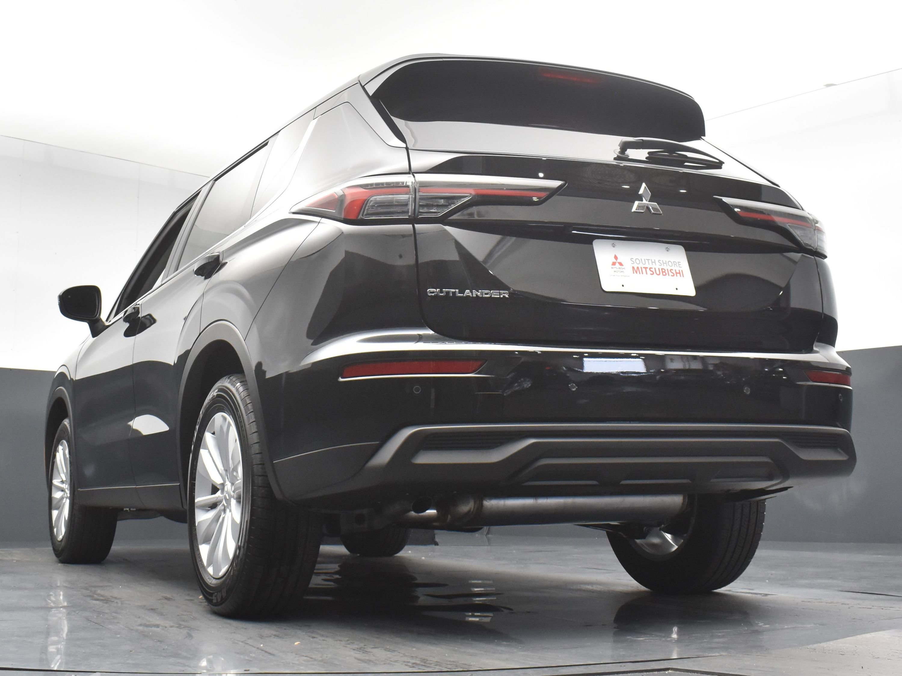 2025 Mitsubishi Outlander ES photo 24