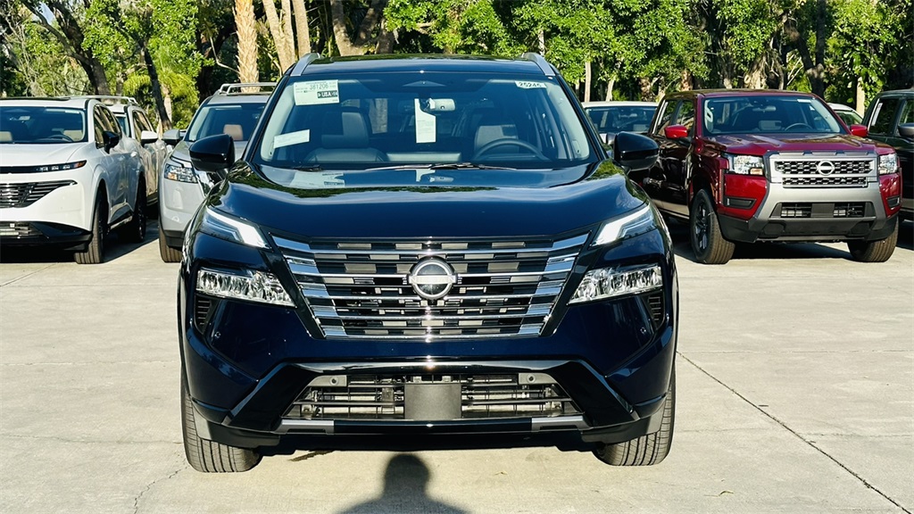 2025 Nissan Rogue Platinum photo 2