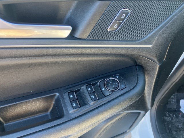 2024 Ford Edge SEL photo 3