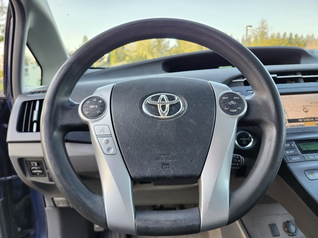 2010 Toyota Prius Three photo 7