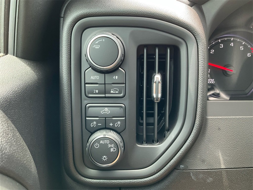 2025 Chevrolet Silverado 1500 Custom photo 11
