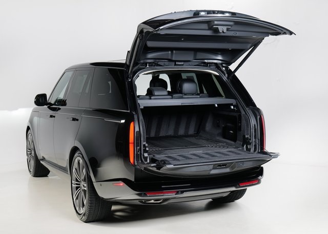 2023 Land Rover Range Rover SE photo 20