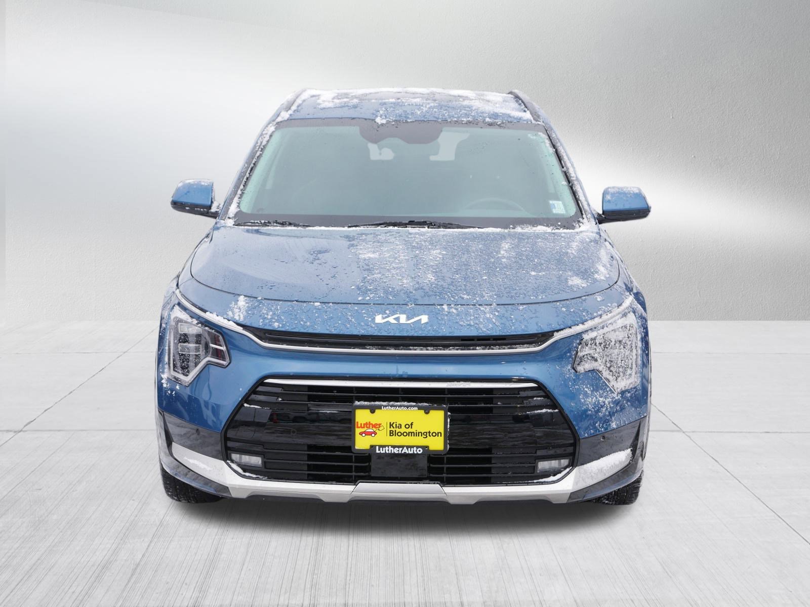 2023 Kia Niro Plug-In Hybrid SX Touring photo 2