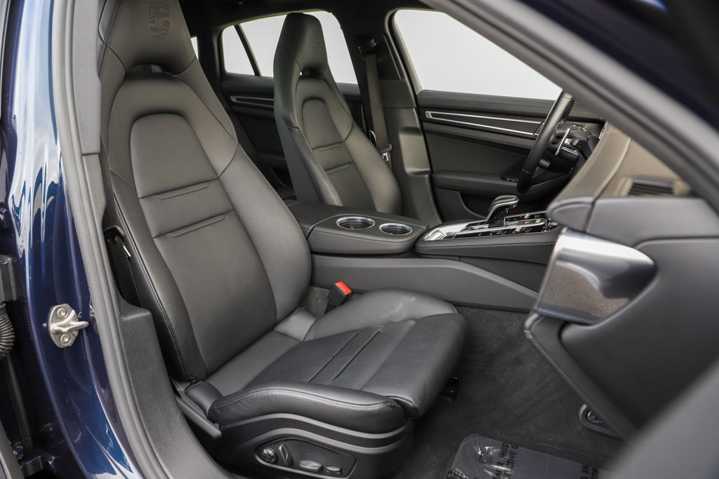 2022 Porsche Panamera E-Hybrid 4 Platinum photo 4