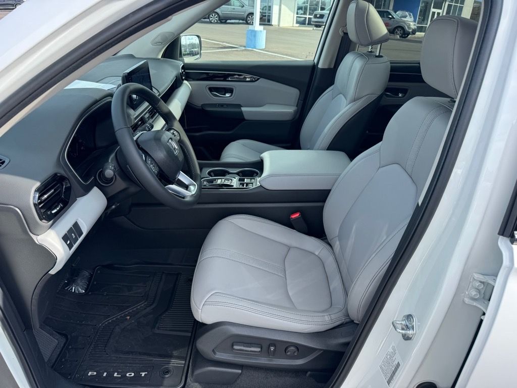 2025 Honda Pilot Touring photo 3