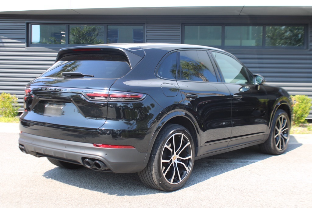2023 Porsche Cayenne Platinum Edition photo 7