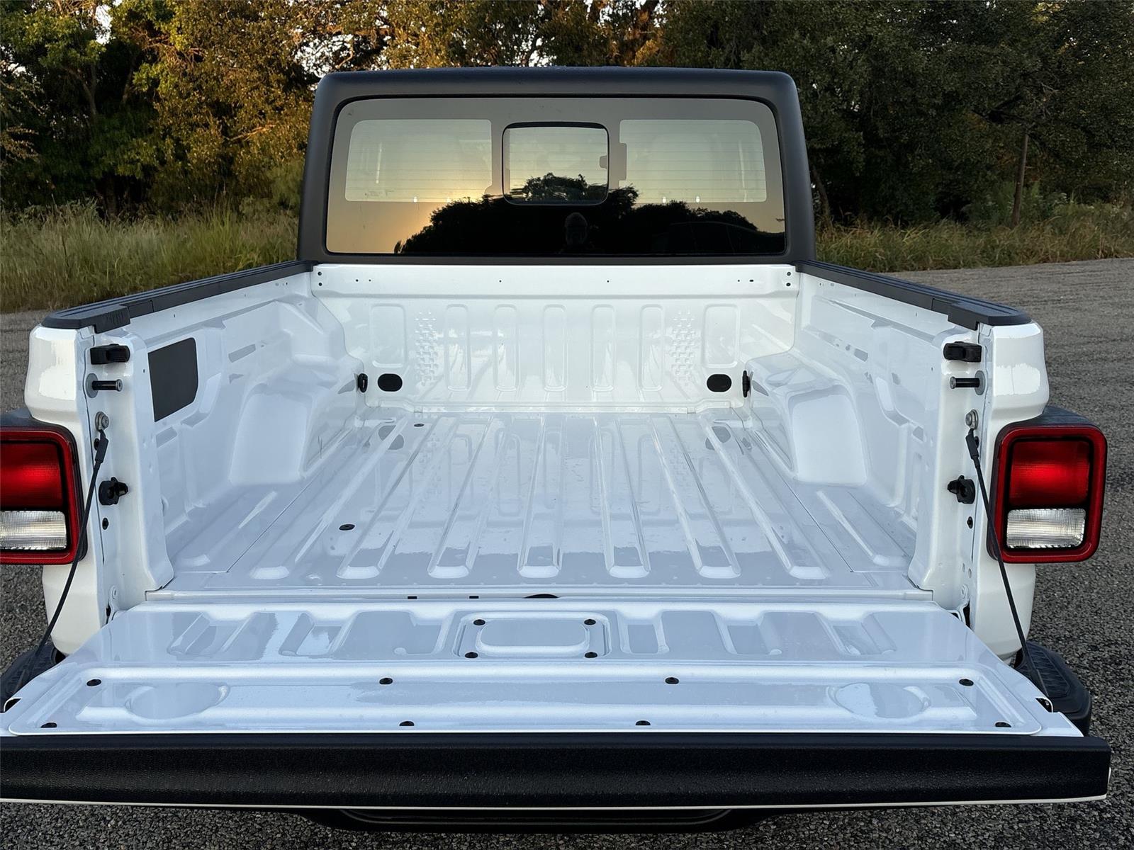 2025 Jeep Gladiator Sport photo 26
