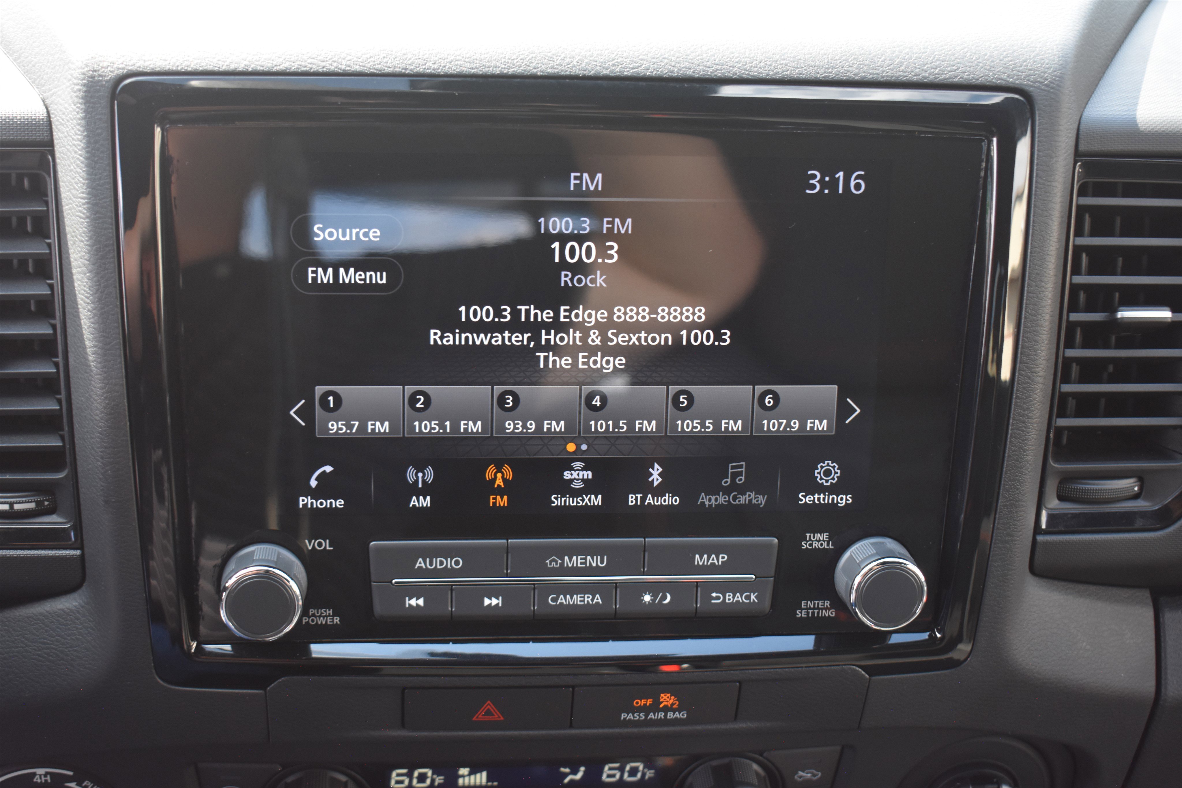 2022 Nissan Frontier Crew Cab photo 13