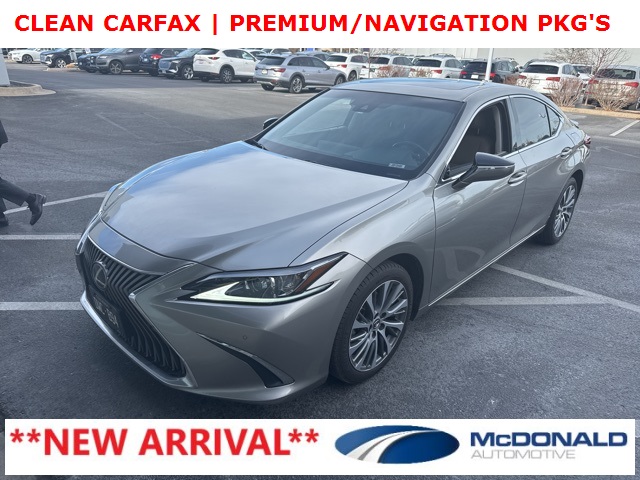 2021 Lexus ES 250's photo