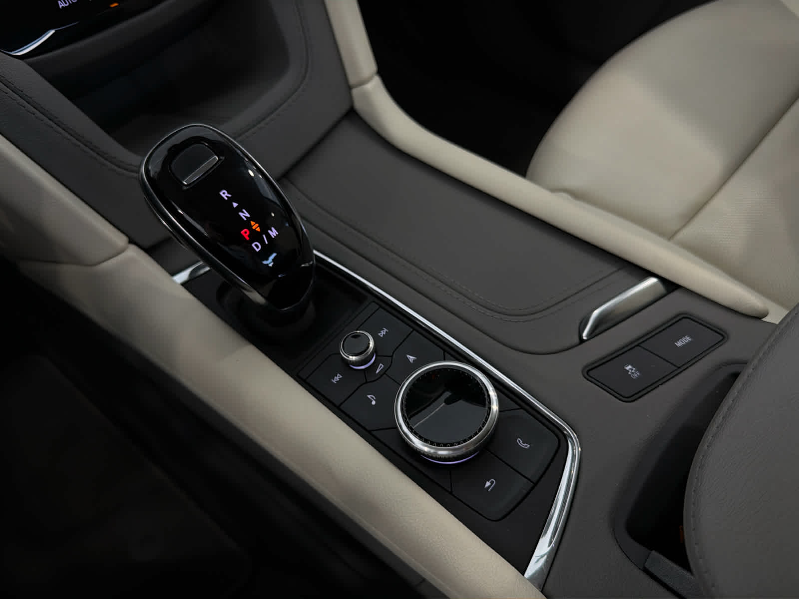 2025 Cadillac XT6 Premium Luxury photo 14