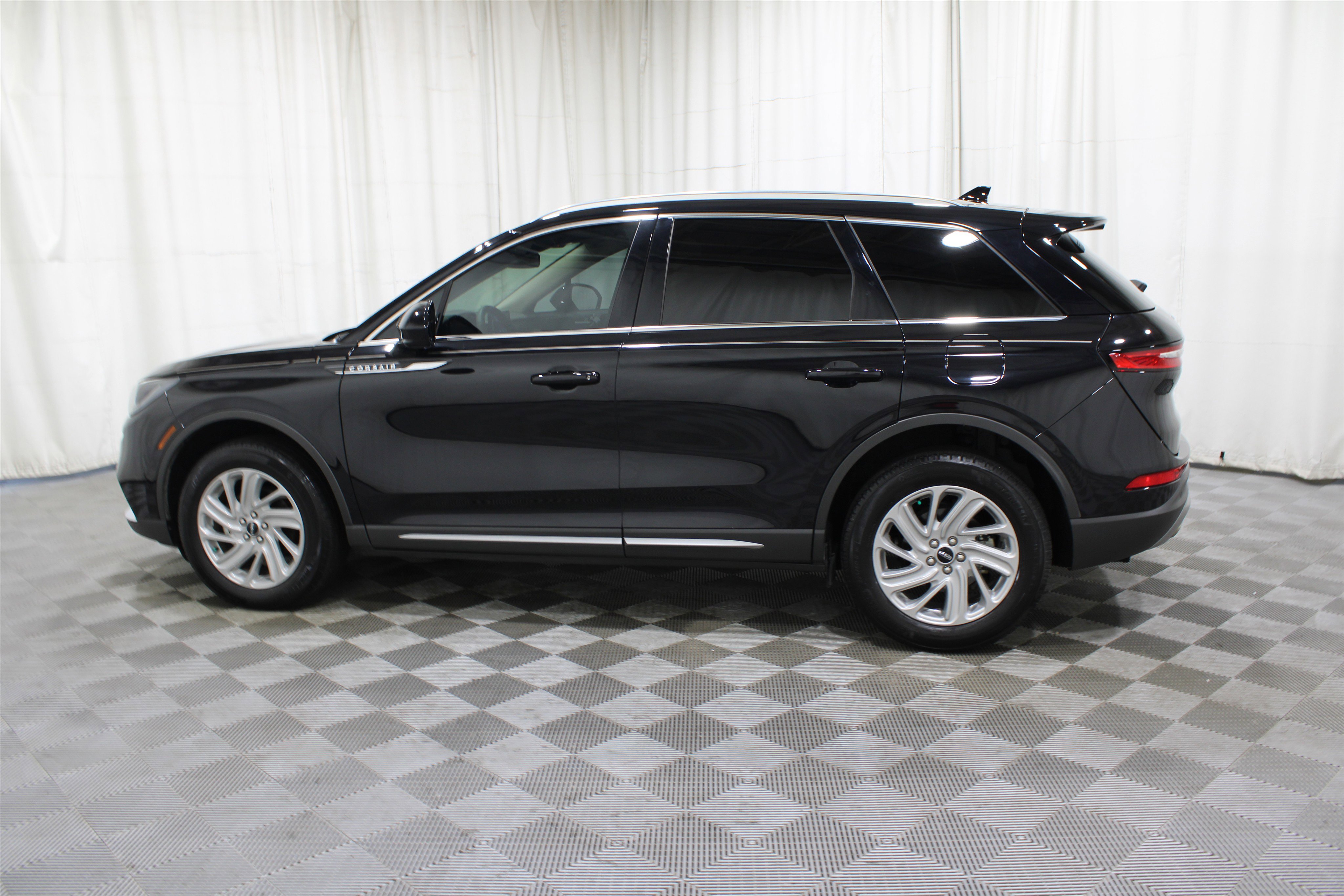 2022 Lincoln Corsair Standard photo 18