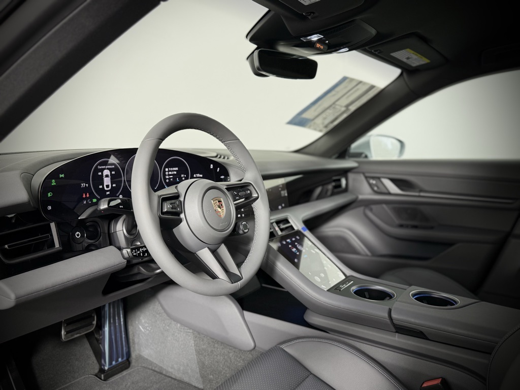 2025 Porsche Taycan 4S photo 4
