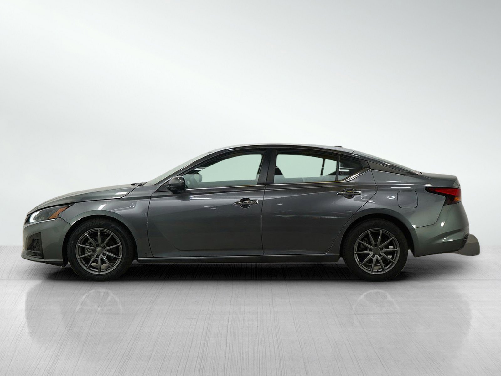 Used 2023 Nissan Altima SV with VIN 1N4BL4DV2PN375369 for sale in Bloomington, Minnesota