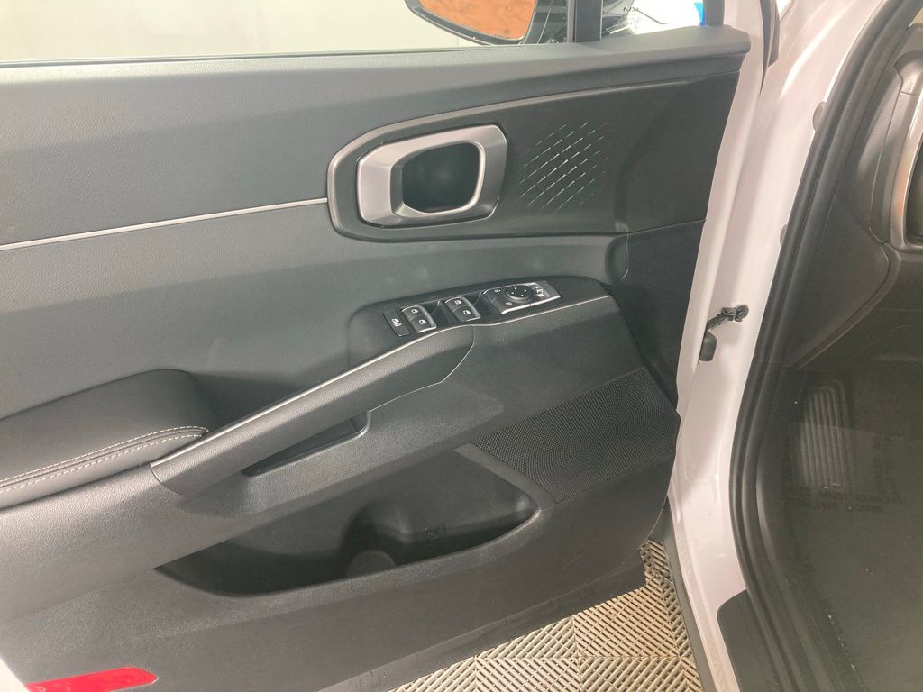 2026 Kia Sorento S photo 3